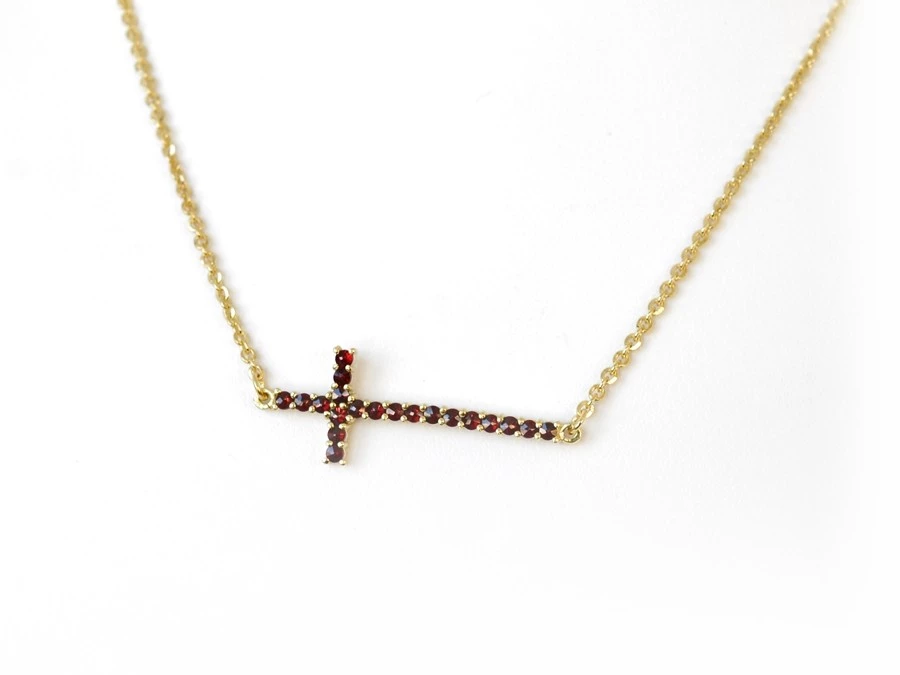 Stříbrný náhrdelník křížek český granát