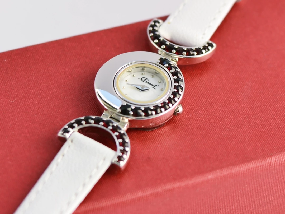 Dámské hodinky elegantní český granát Zlacení