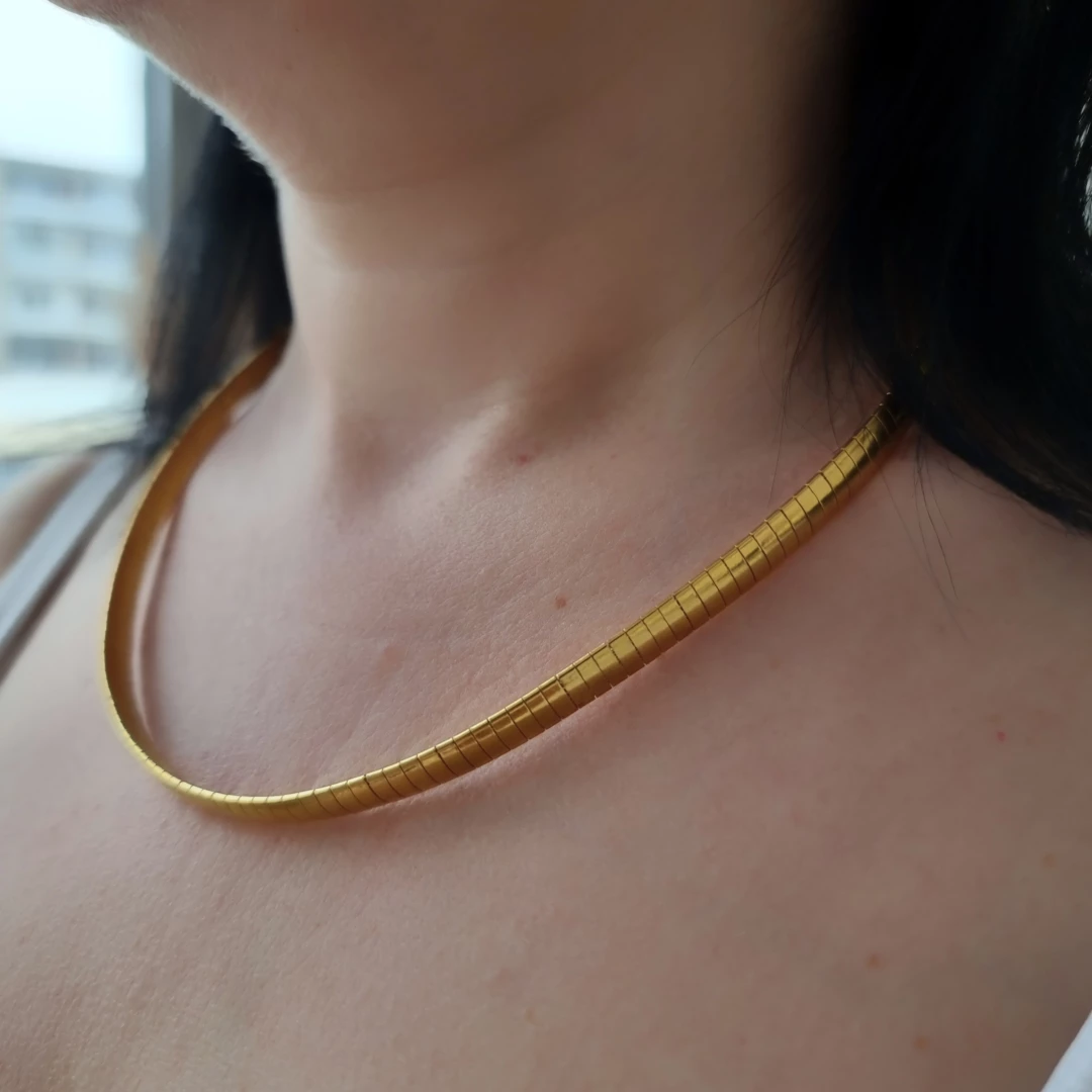 Bižuterní náhrdelník zlatý
