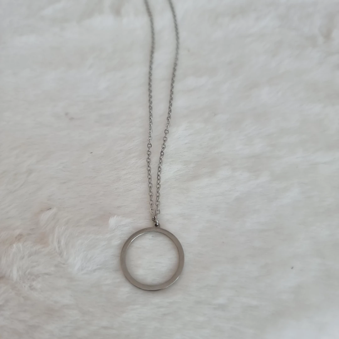 Ocelový náhrdelník s kruhem