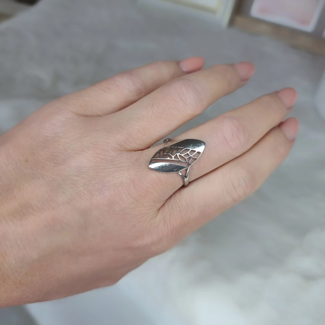 Ocelový prsten s motivem lístku