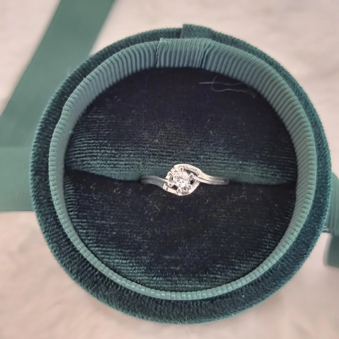 Stříbrný prsten kytka se zirkonem