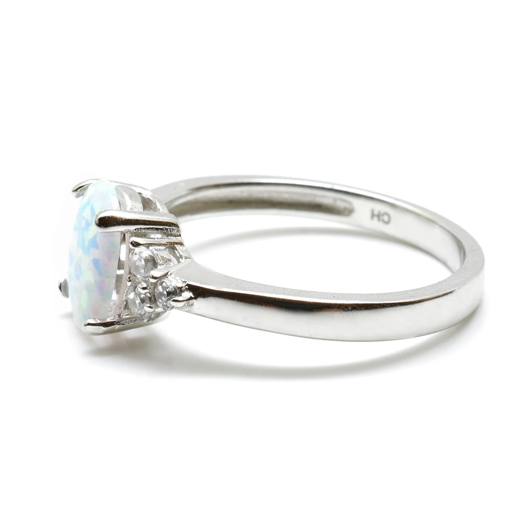 Stříbrný prsten s bílým opálem Ruly 53