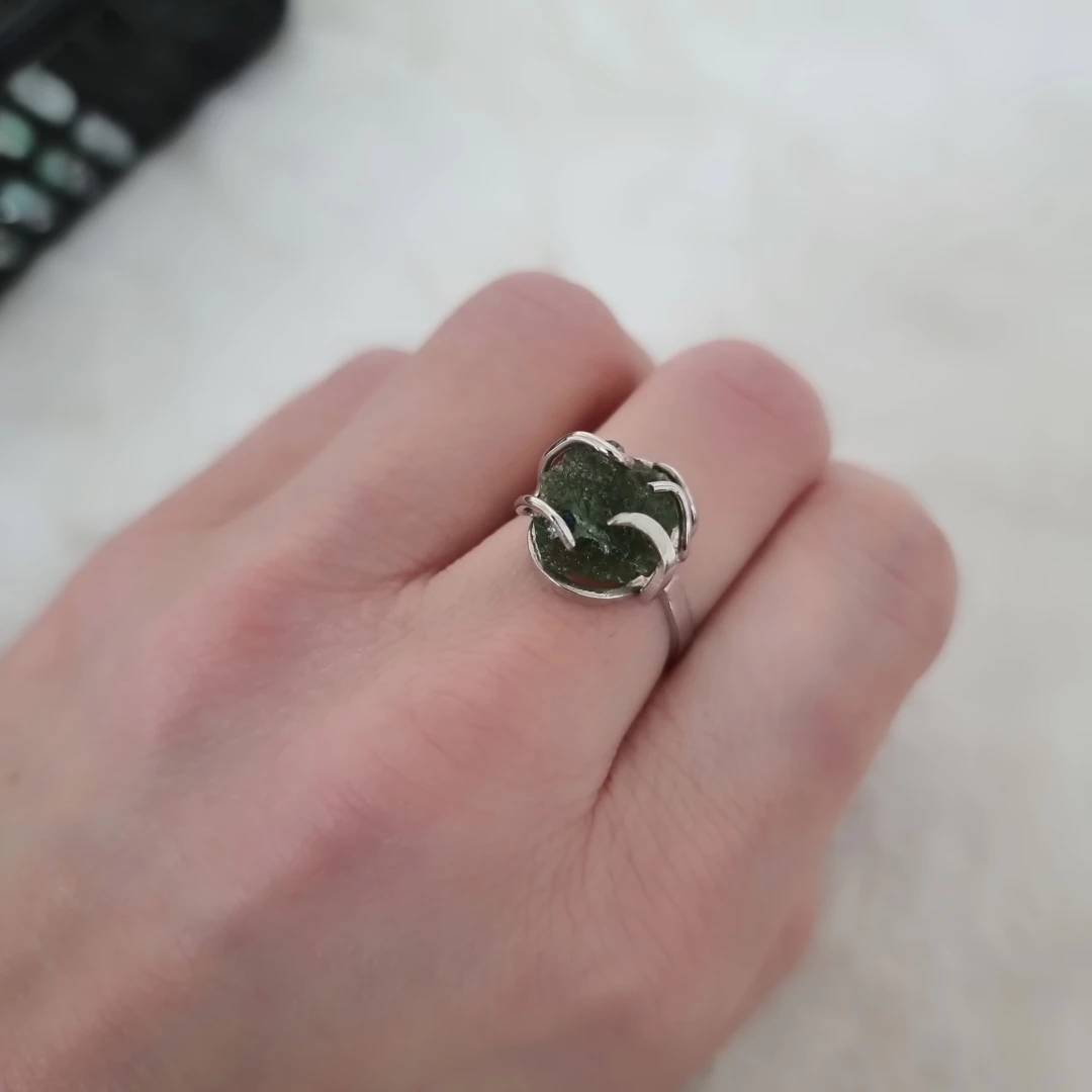 Stříbrný prsten s vltavínem Verik