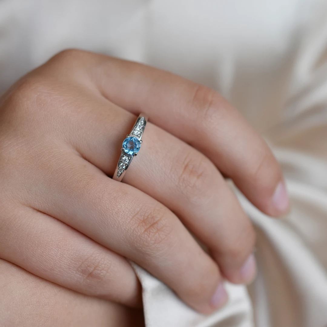 Stříbrný prsten modrý topaz Zapo 67