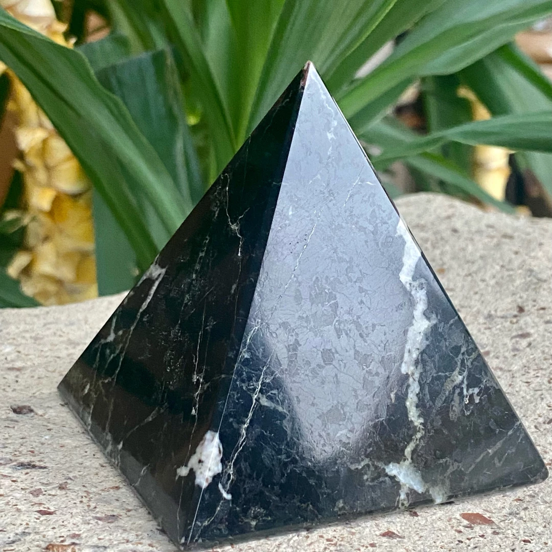 Pyramida onyx 7,5 cm