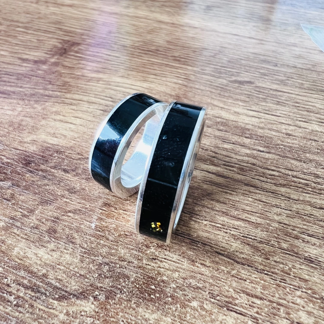 Stříbrný snubní prsten jantar Exkluziv 55