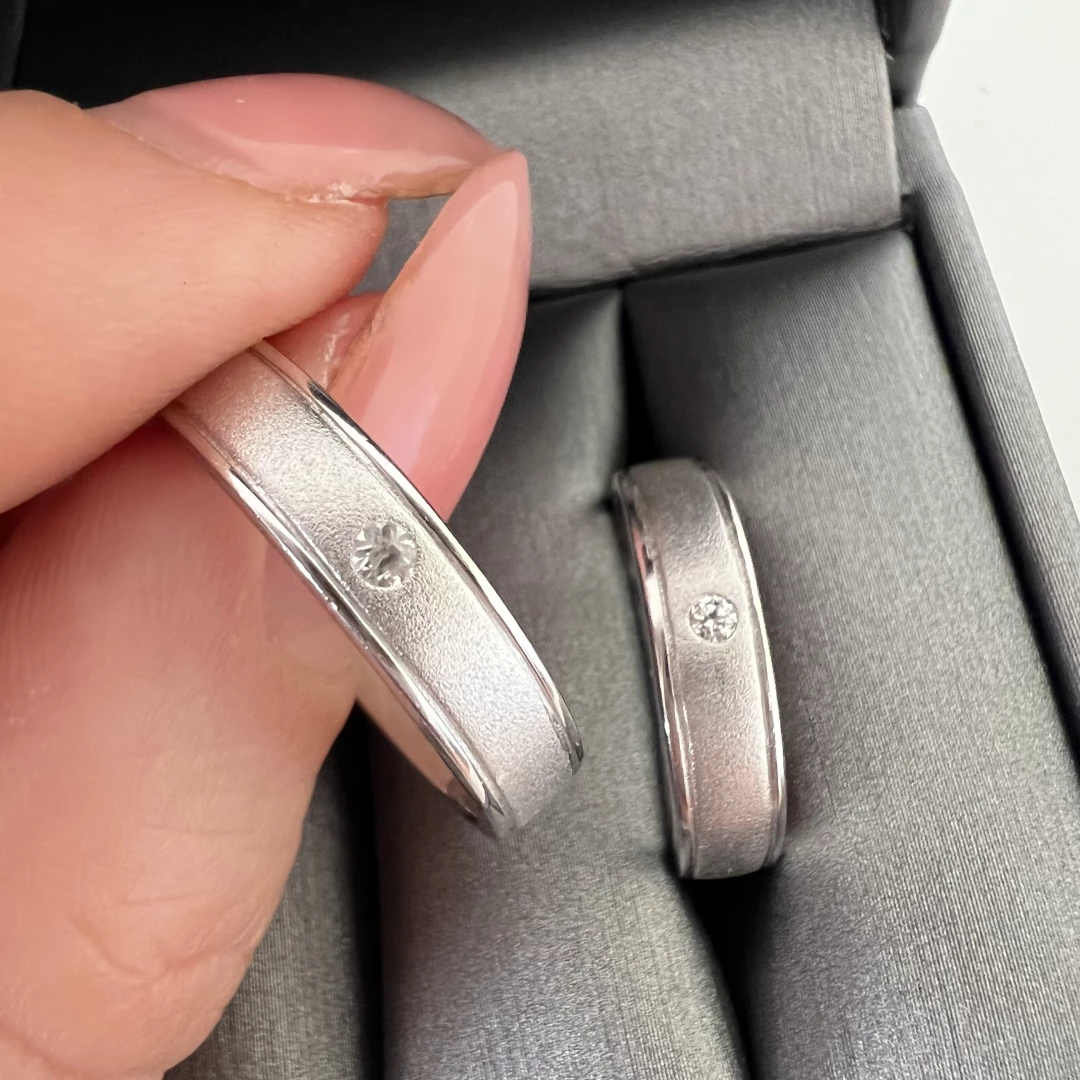 Snubní prsteny stříbrné se zirkonem lesk/mat 50
