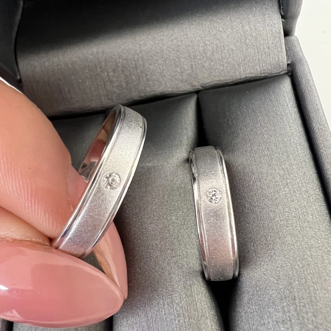 Snubní prsteny stříbrné se zirkonem lesk/mat 65
