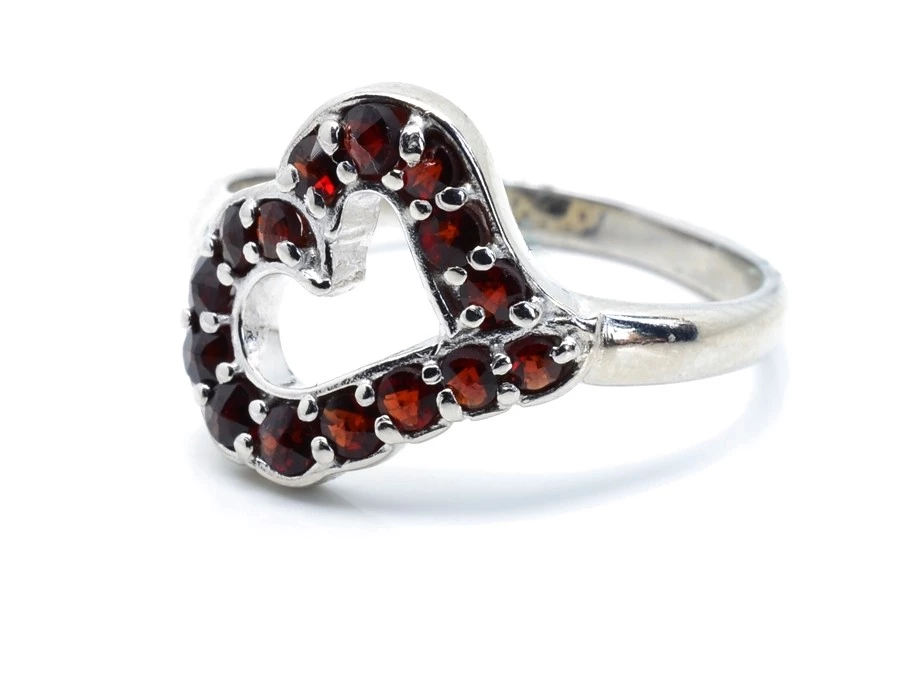 Stříbrný prsten srdce s českým granátem Bolia 62, Rhodiování