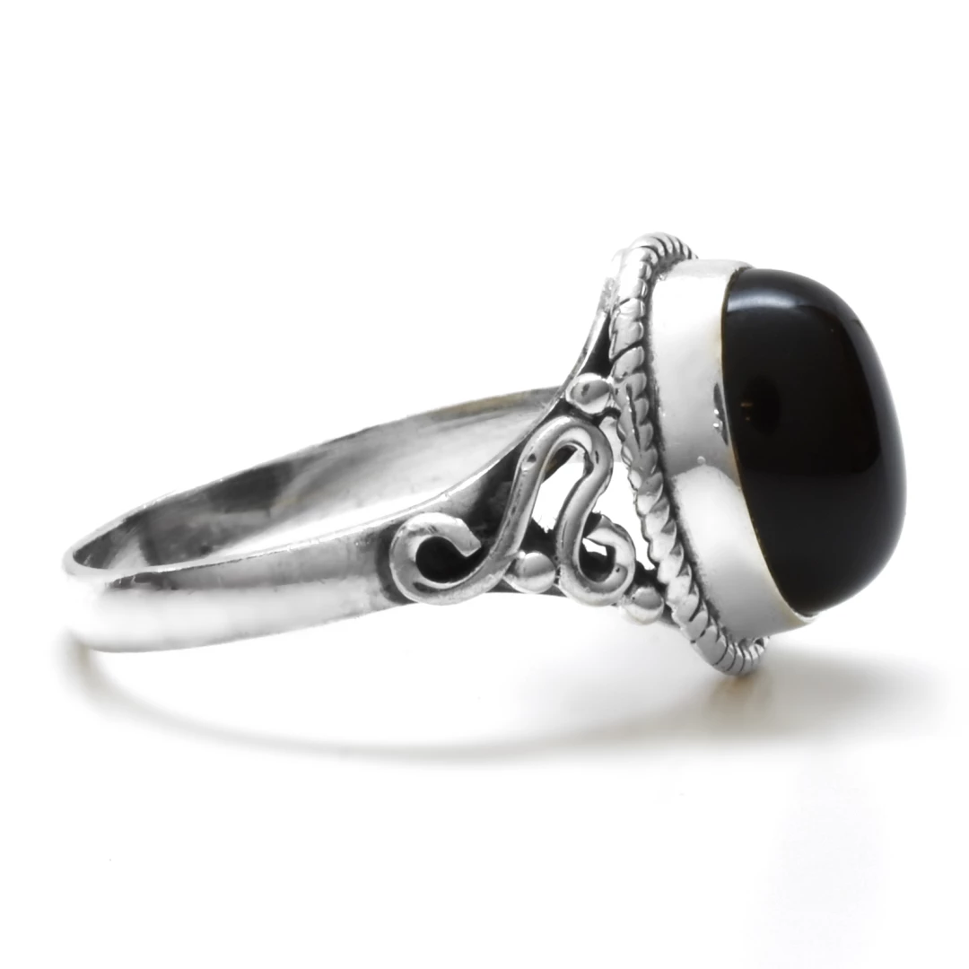 Stříbrný prsten onyx 56