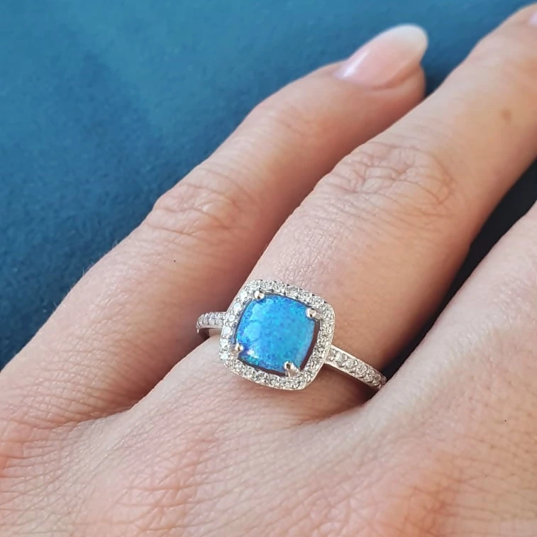 Stříbrný prsten opál modrý 51