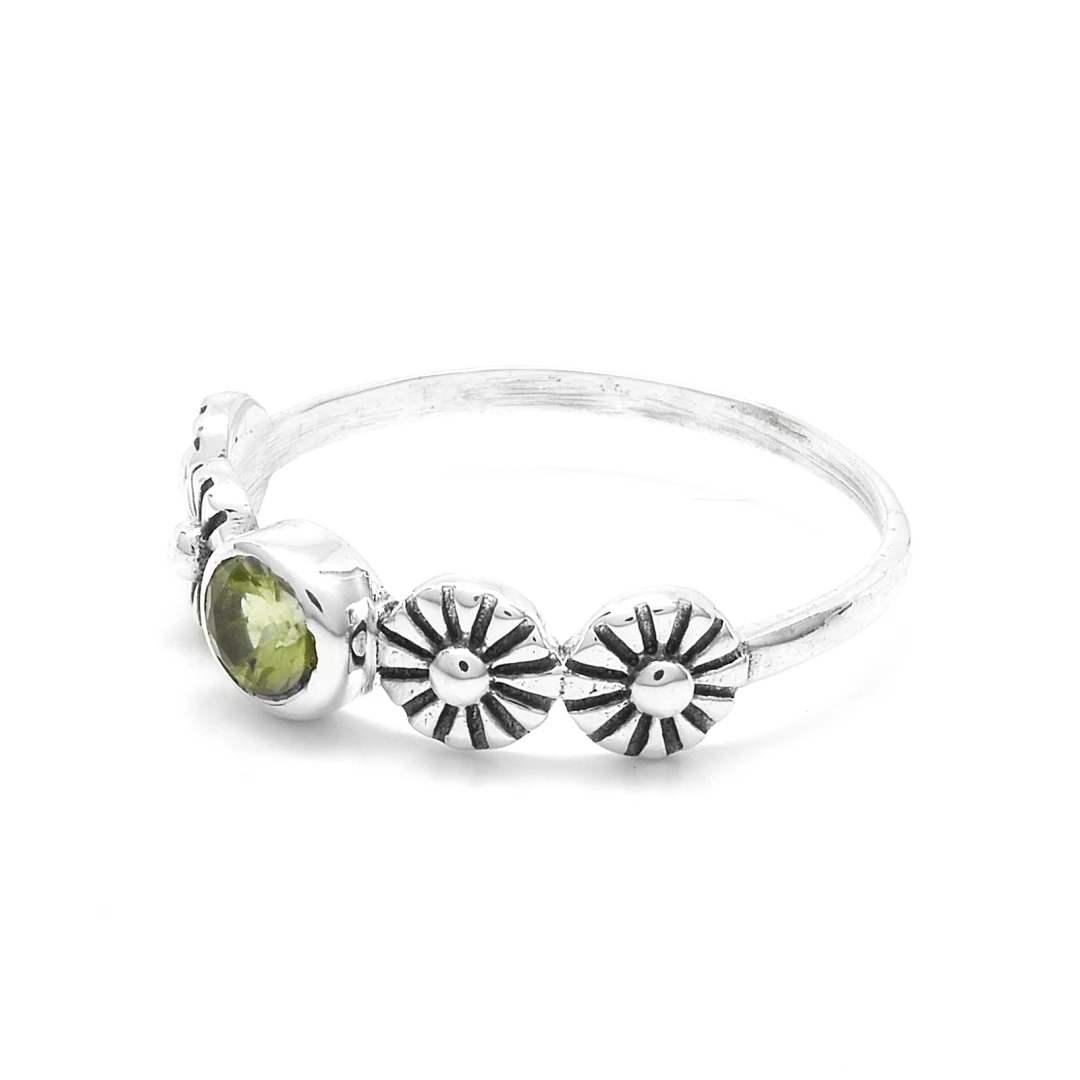 Stříbrný prsten olivín kytičky 60
