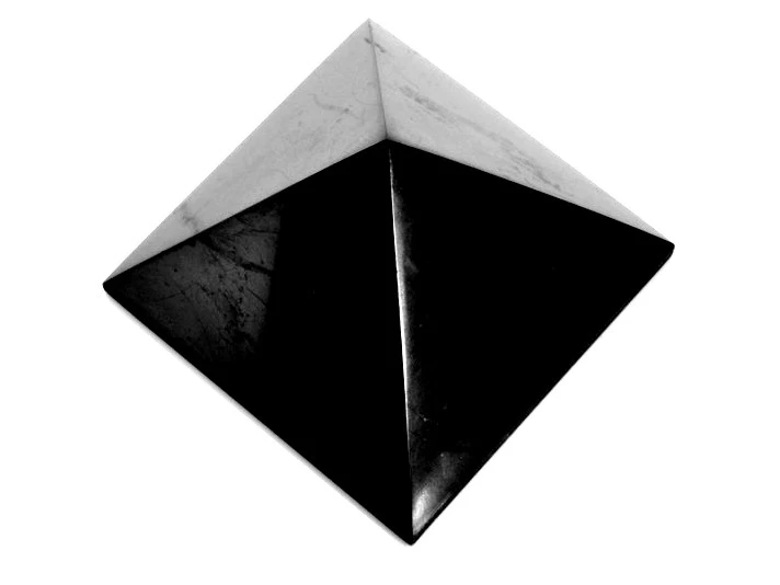 Šungitová pyramida 25 x 25 cm