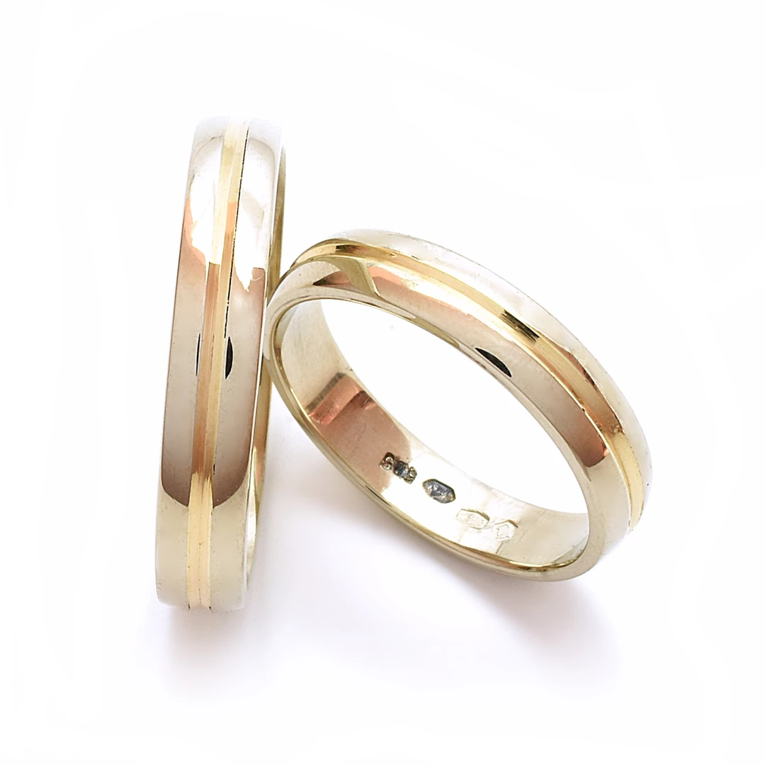 Zlaté snubní prsteny s proužkem 73